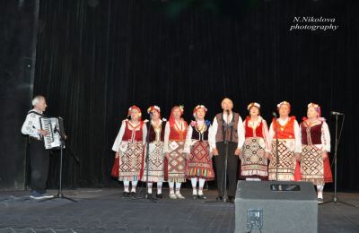Групи за автентичен фолклор 10