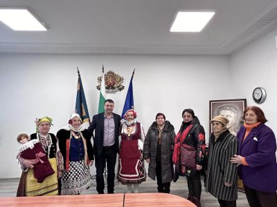 Групи за автентичен фолклор 8