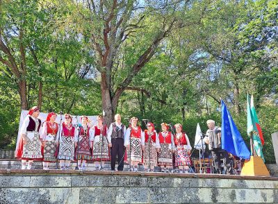 Фолклорна група "Златен клас" 3