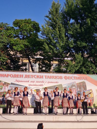 ДФФ,,Добруджанче'' с участие в МДТФ,,Утрешния мир започва с днешното приятелство'' 2