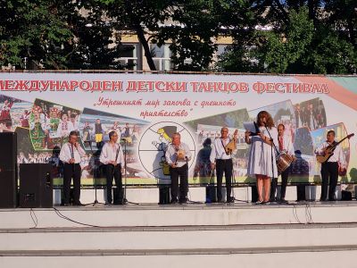 ДФФ,,Добруджанче'' с участие в МДТФ,,Утрешния мир започва с днешното приятелство'' 3