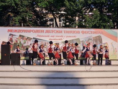 ДФФ,,Добруджанче'' с участие в МДТФ,,Утрешния мир започва с днешното приятелство'' 8
