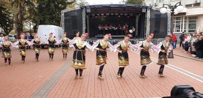 Ансамбъл за народни песни и танци "Силистра" 3