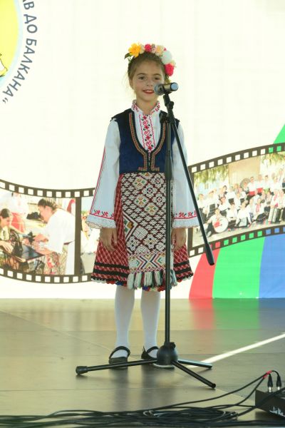 Радомира Христова-солист от ДФФ "Добруджанче" - НЧ Доростол - 1870 - Силистра